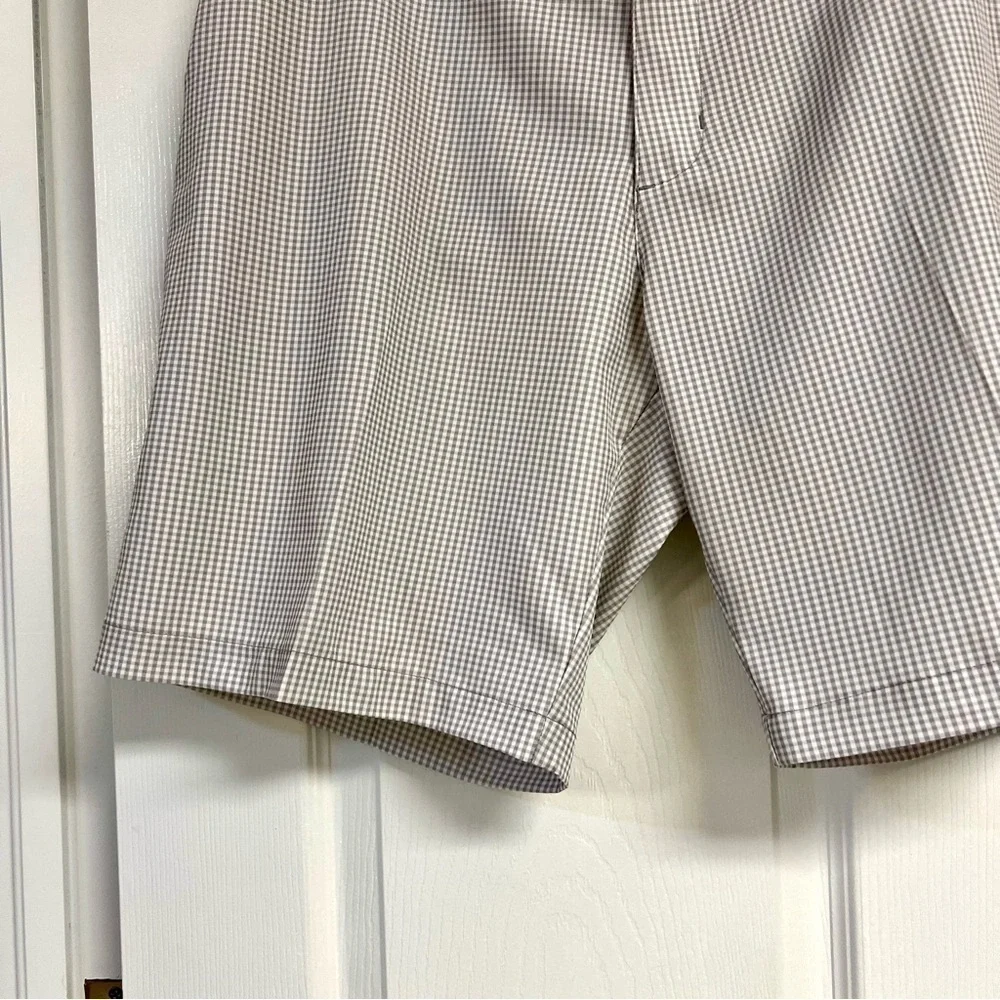 Adidas Golf Shorts Mens Size 36 Tan Plaid Stretch Pockets Athletic flat front.